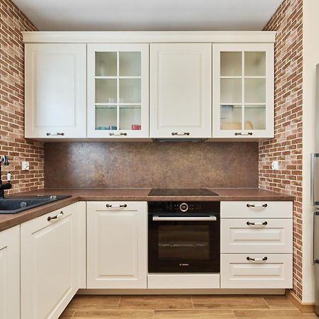 Wroclaw Rose Apartments By Noclegi Renters ภายนอก รูปภาพ