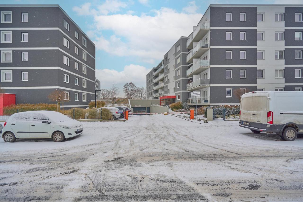 Wroclaw Rose Apartments By Noclegi Renters ภายนอก รูปภาพ