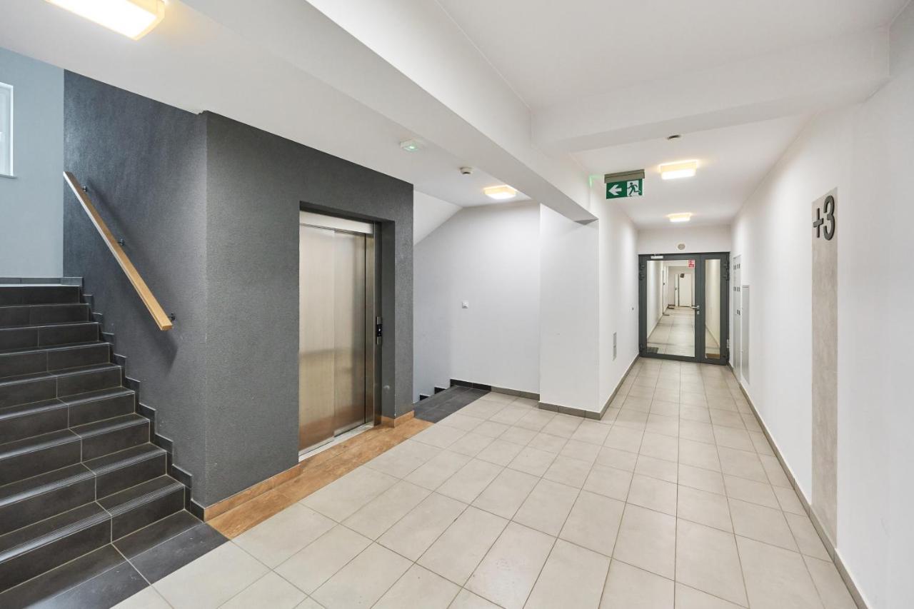 Wroclaw Rose Apartments By Noclegi Renters ภายนอก รูปภาพ