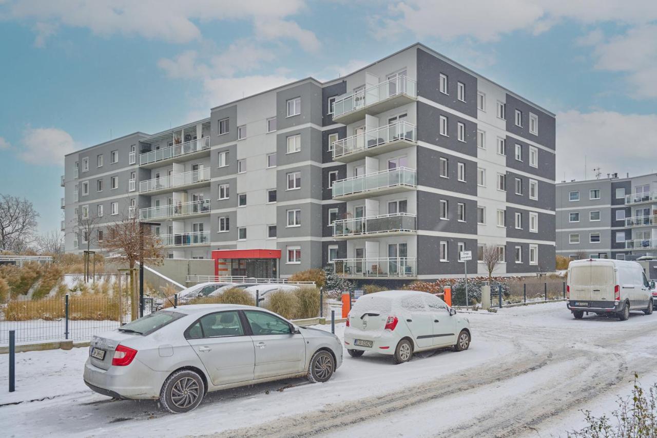 Wroclaw Rose Apartments By Noclegi Renters ภายนอก รูปภาพ