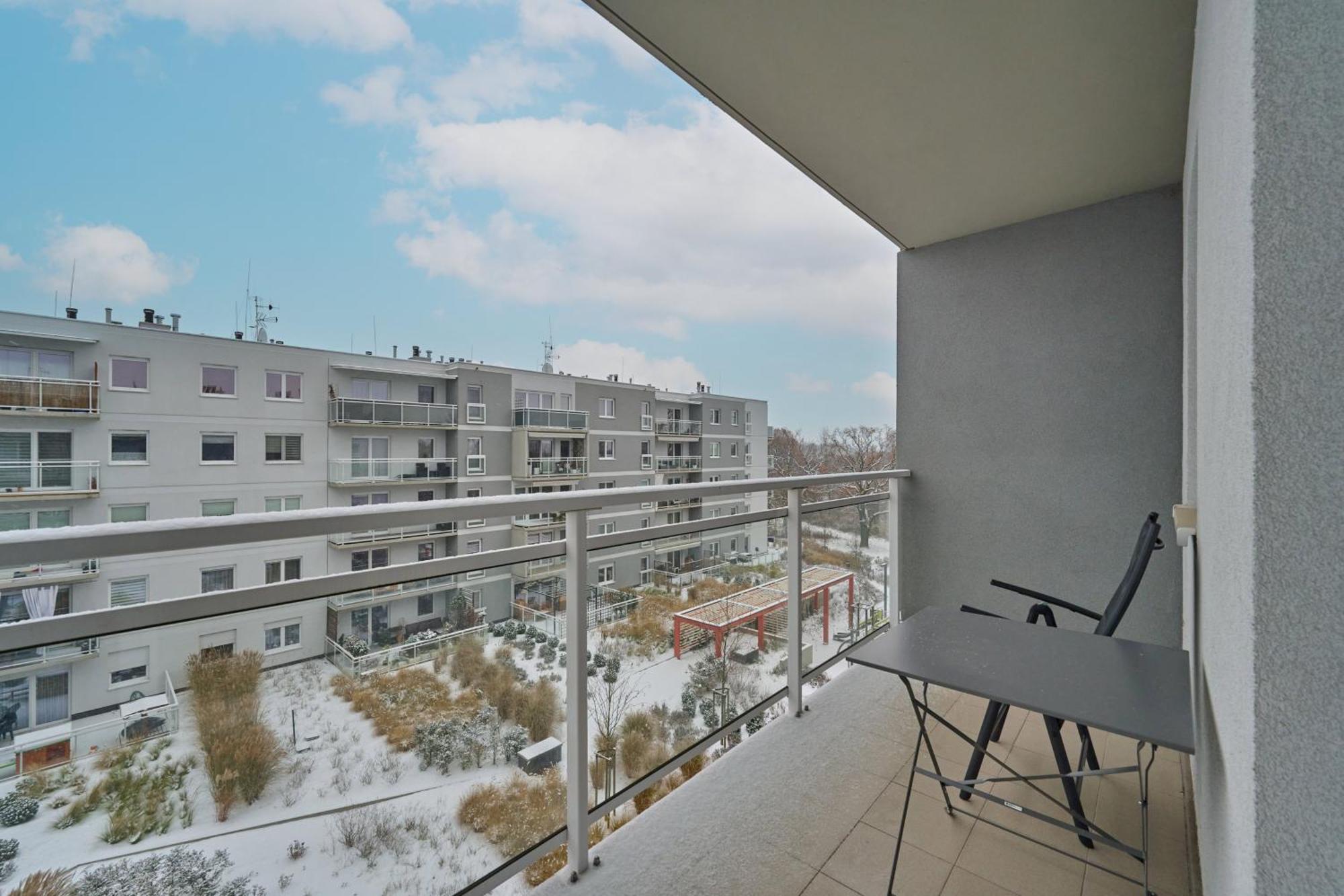Wroclaw Rose Apartments By Noclegi Renters ภายนอก รูปภาพ