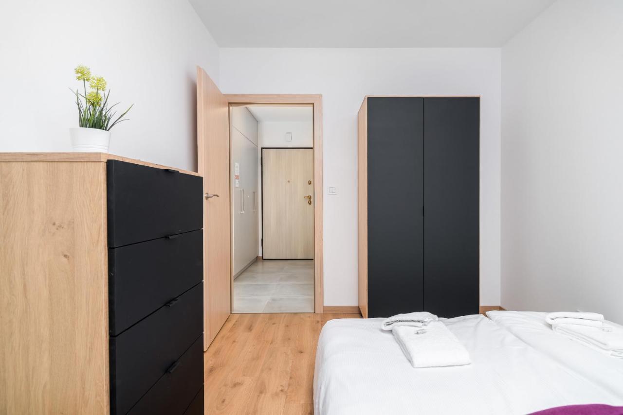 Wroclaw Rose Apartments By Noclegi Renters ภายนอก รูปภาพ