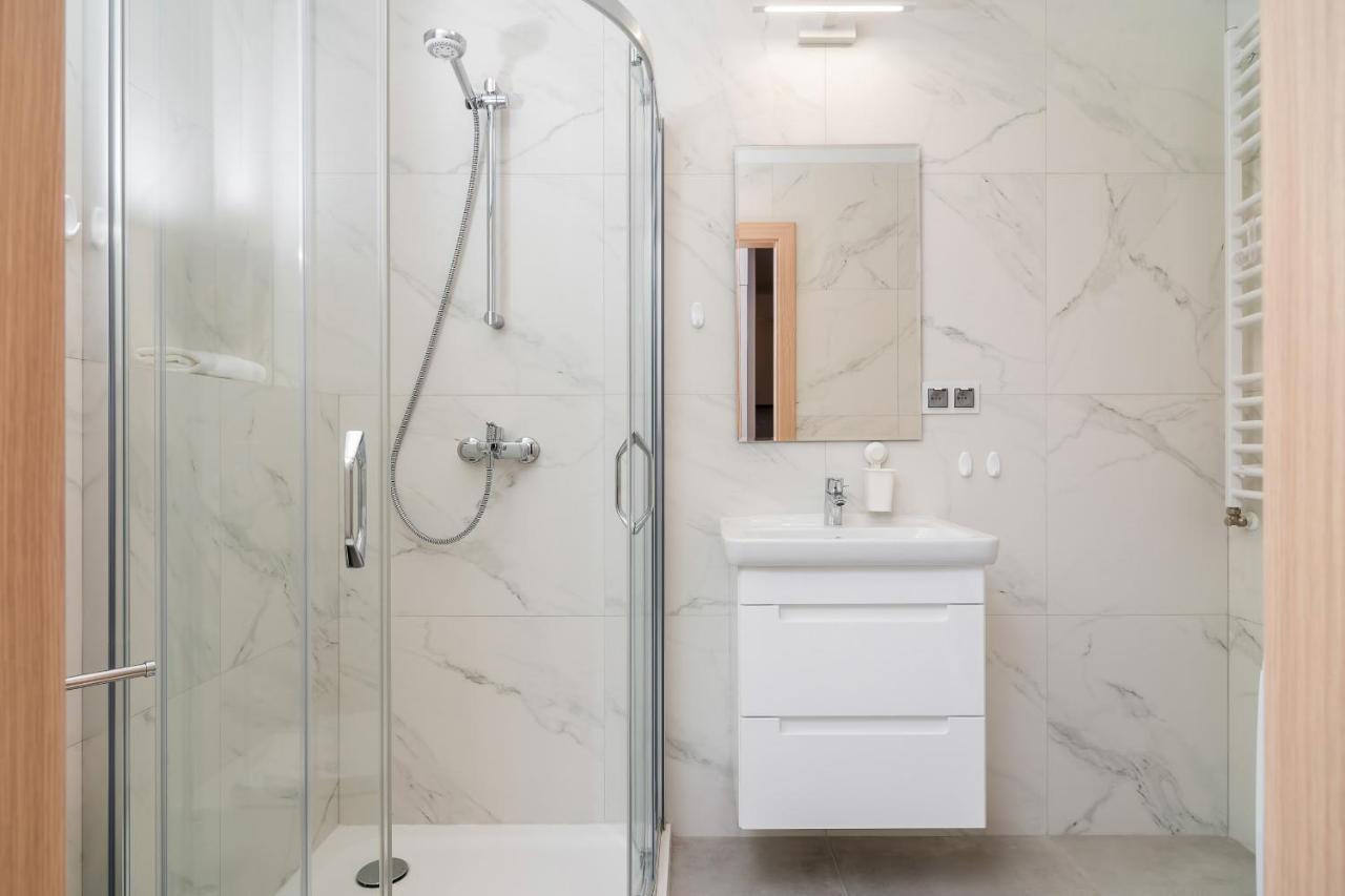 Wroclaw Rose Apartments By Noclegi Renters ภายนอก รูปภาพ