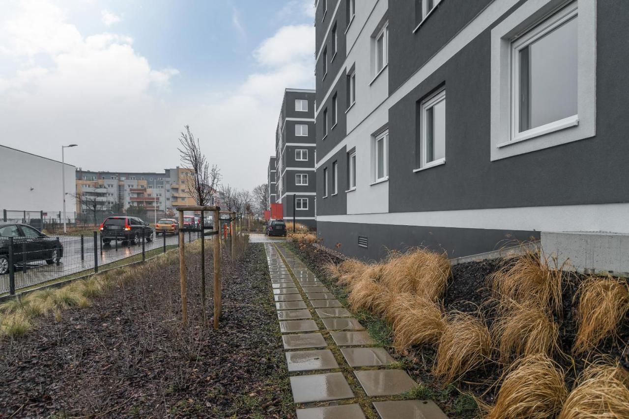 Wroclaw Rose Apartments By Noclegi Renters ภายนอก รูปภาพ