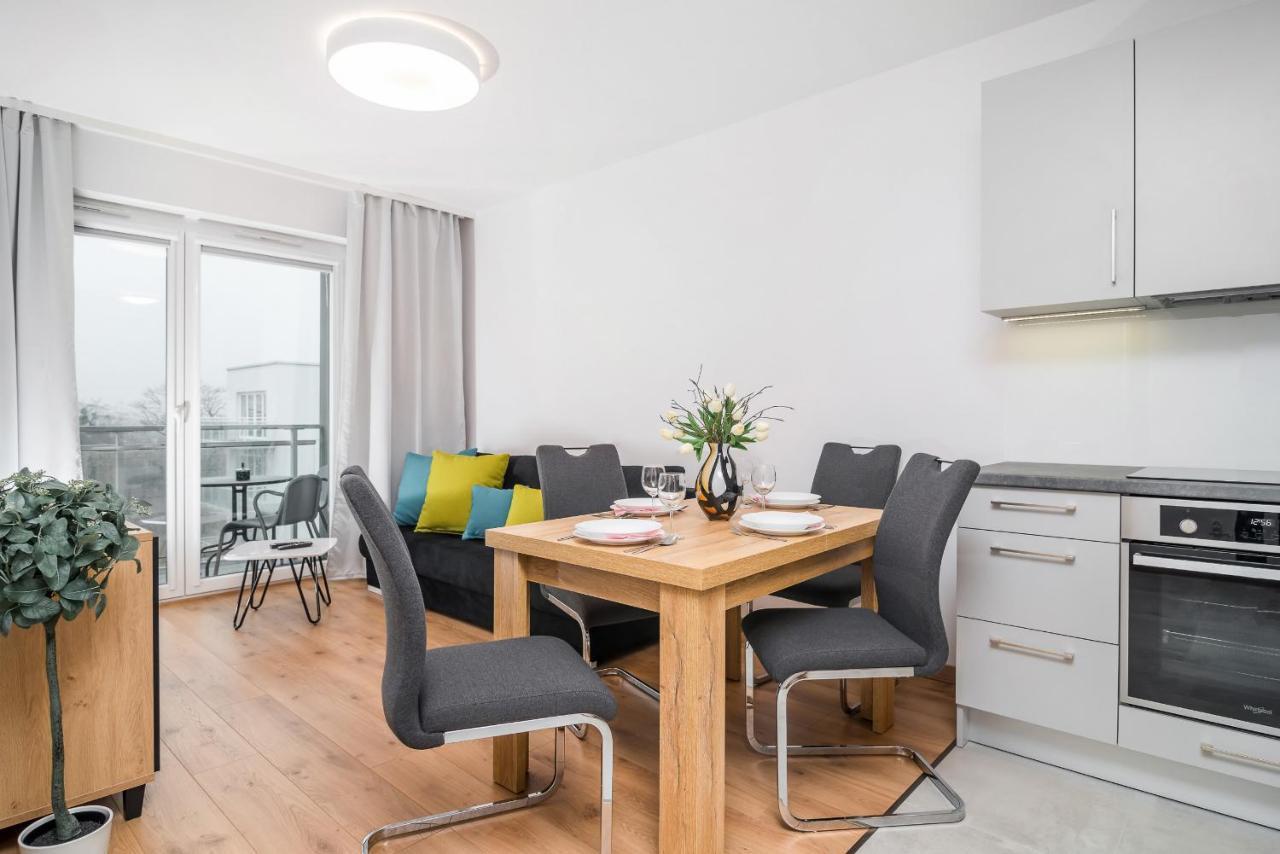 Wroclaw Rose Apartments By Noclegi Renters ภายนอก รูปภาพ